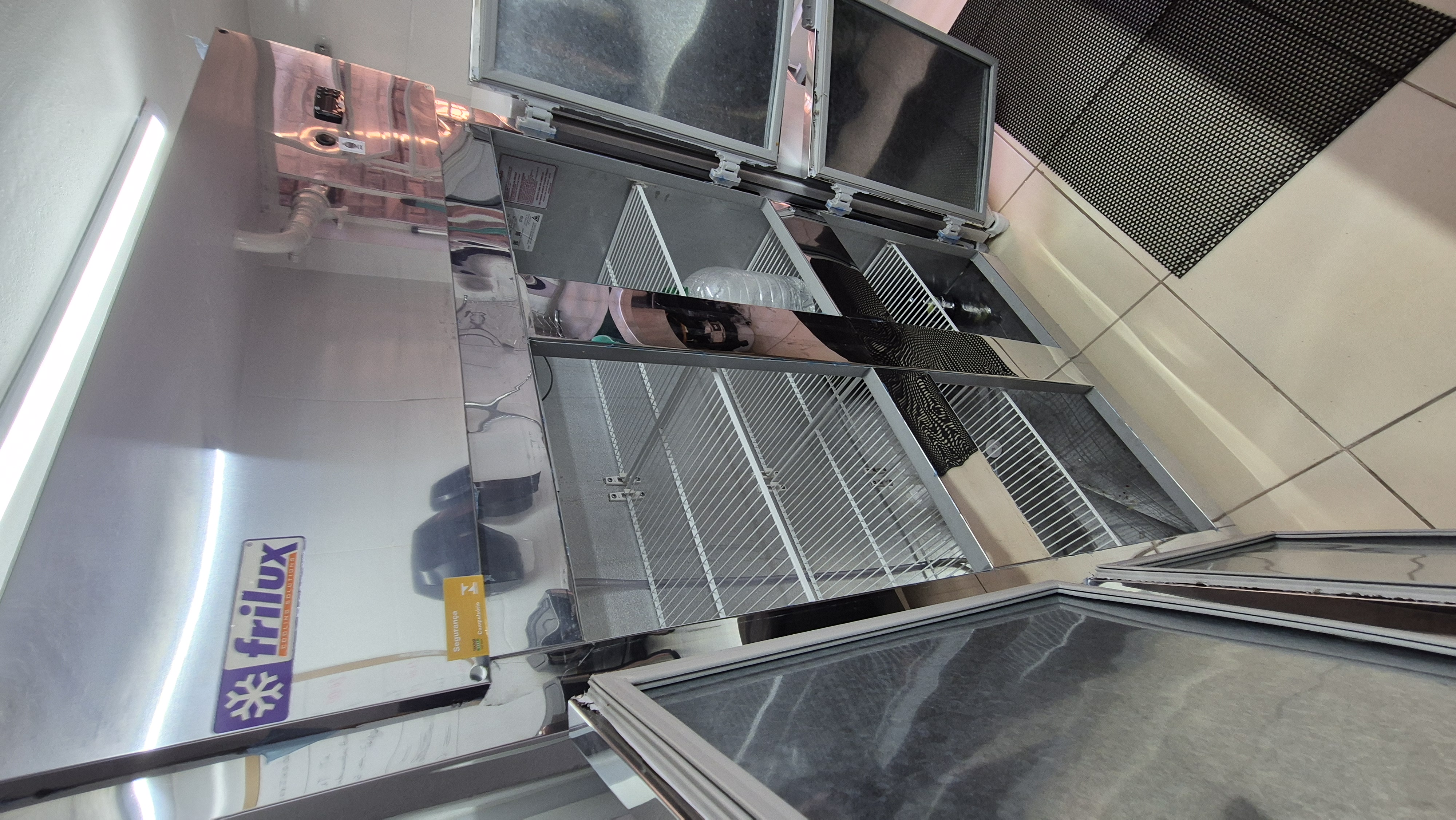 Geladeira Frilux RF-064-E